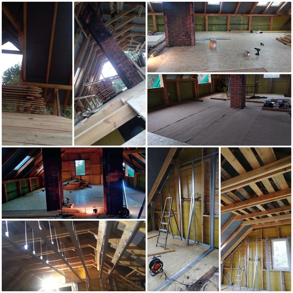 Adaptacja poddasza: widoczne drewniane krokwie, izolacja, ceglany komin, metalowe profile ścian działowych oraz narzędzia budowlane w trakcie prac wykończeniowych.