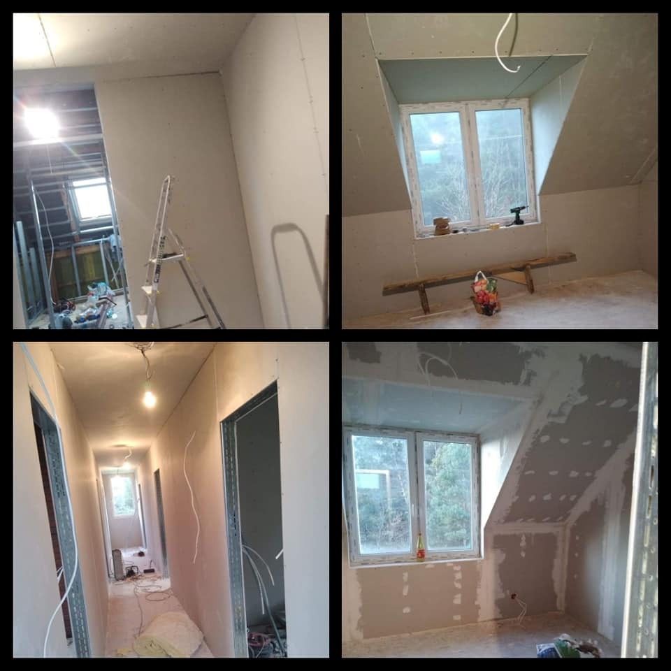 Cztery kadry z remontowanego poddasza: montaż stelaża, okno w skosie z prowizorycznym siedziskiem, korytarz z widoczną instalacją elektryczną, oraz fragment pokoju po położeniu płyt...