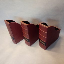 Skórzane pudła na dokumenty.