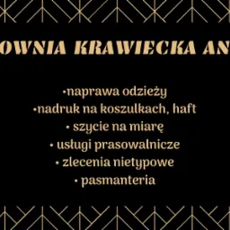 Grafika reklamowa pracowni krawieckiej Anusis z motywami egipskimi, oferującej naprawę odzieży, nadruki na koszulkach, szycie na miarę, usługi prasowalnicze, zlecenia nietypowe i pasmanterię.