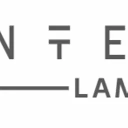 Logo firmy INTER-LAMPY w odcieniach szarości na białym tle.