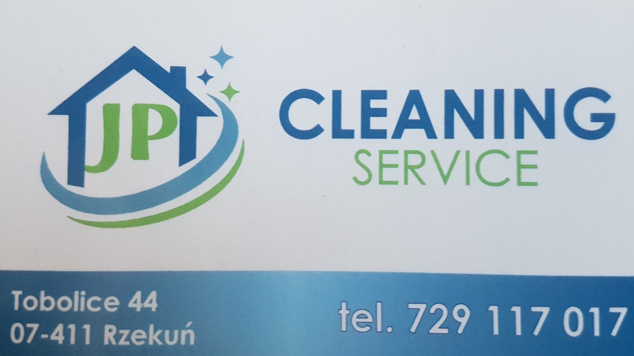 Wizytówka firmy sprzątającej z niebiesko-zielonym logo przedstawiającym dom i napis 'CLEANING SERVICE', adres Tobolice 44 i numer telefonu 729 117 017.