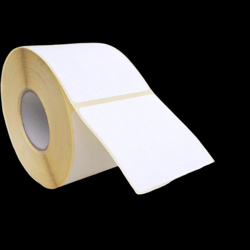 Rolka białych etykiet samoprzylepnych na brązowym podkładzie, zwinięta i gotowa do użycia.