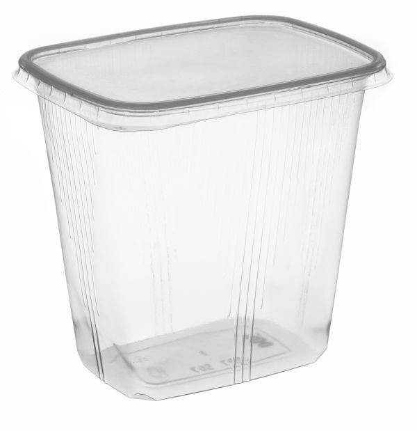 Półprzezroczyste, plastikowe pudełko z pokrywką, o prostokątnym kształcie i lekko trapezowym przekroju poprzecznym, ustawione ukośnie na białym tle.