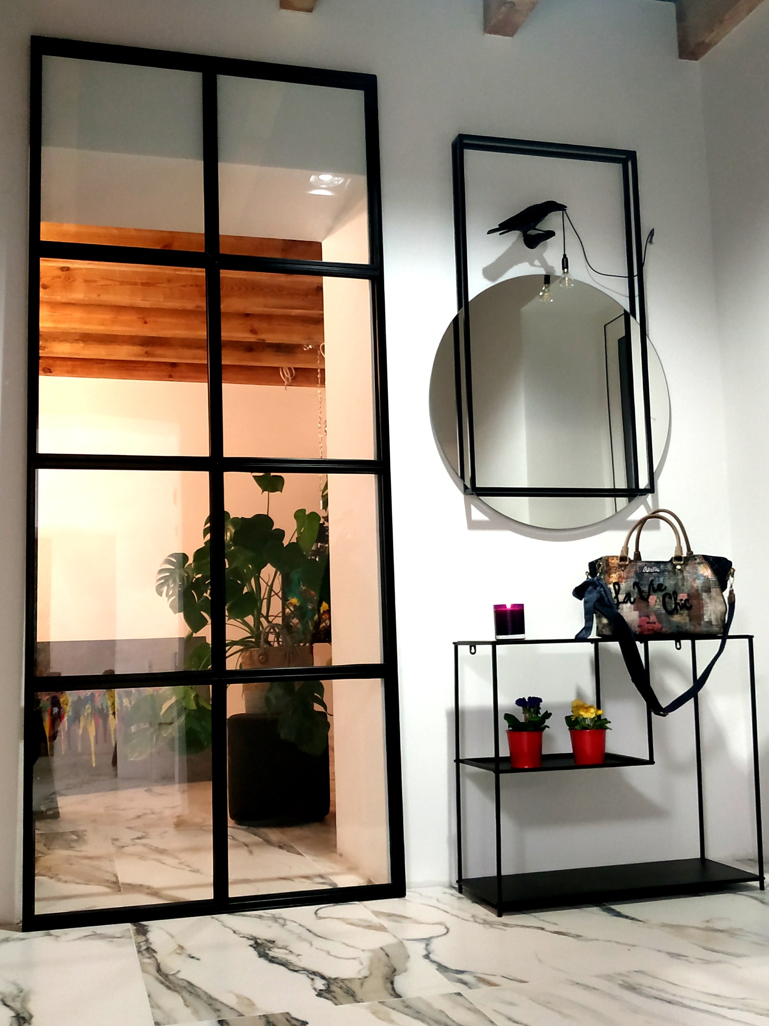 Lustro, drzwi, konsola