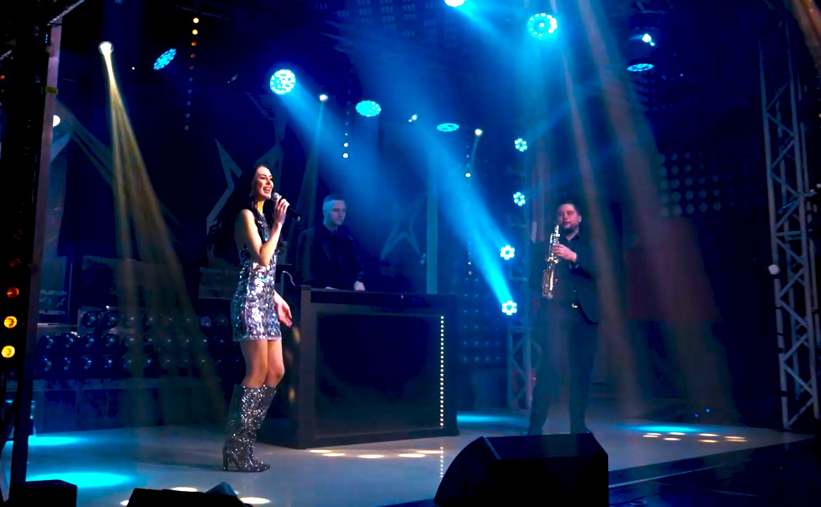 TRIO M-ART wokalistka, DJ, sax