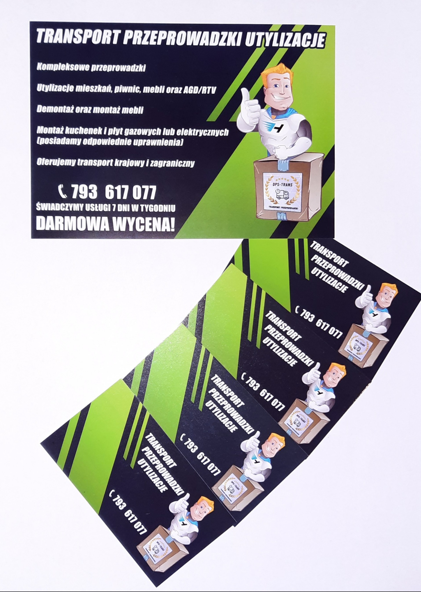 Ułożone wizytówki firmy oferującej kompleksowe usługi transportowe, przeprowadzki i utylizację, z ilustracją uśmiechniętej postaci w stroju roboczym i pudełka z logo firmy.