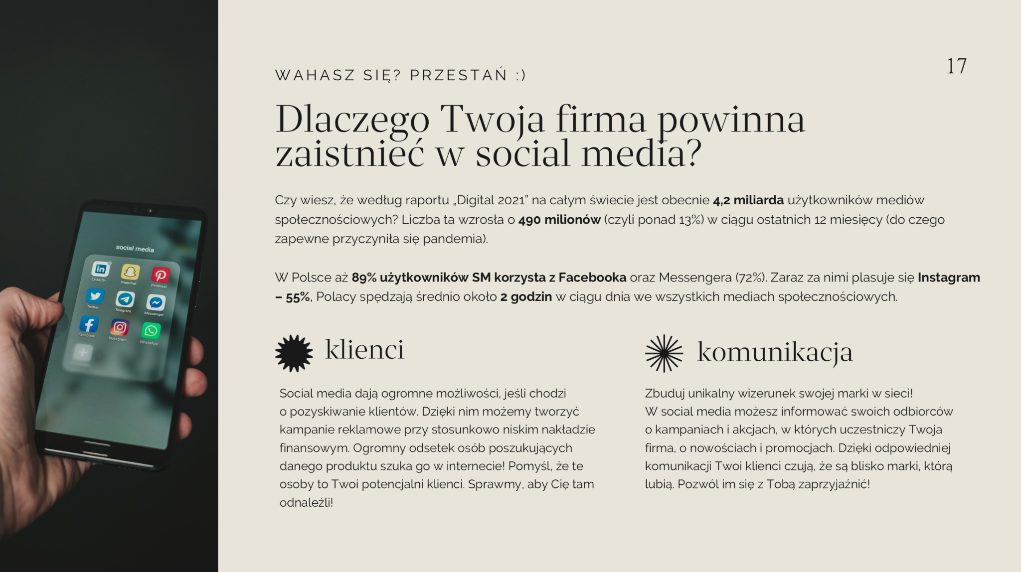 Smartfon w dłoni wyświetlający ekran z ikonami aplikacji social media, na tle tekstu zachęcającego firmy do obecności w mediach społecznościowych.