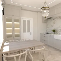 Jasna kuchnia z marmurowym backsplashiem, białymi szafkami i drewnianym stołem z krzesłami w stylu skandynawskim, oświetlona ozdobną lampą wiszącą.