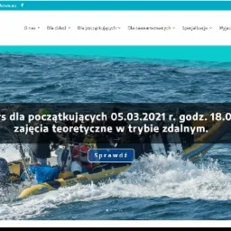 Zrzut ekranu strony internetowej z ofertą kursu nurkowania dla początkujących, prezentujący żółtą łódź motorową na wzburzonym morzu.