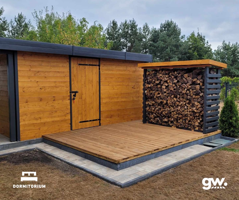 Realizacja domku narzędziowego wraz z zabudową na drewno z KVH i tarasu.