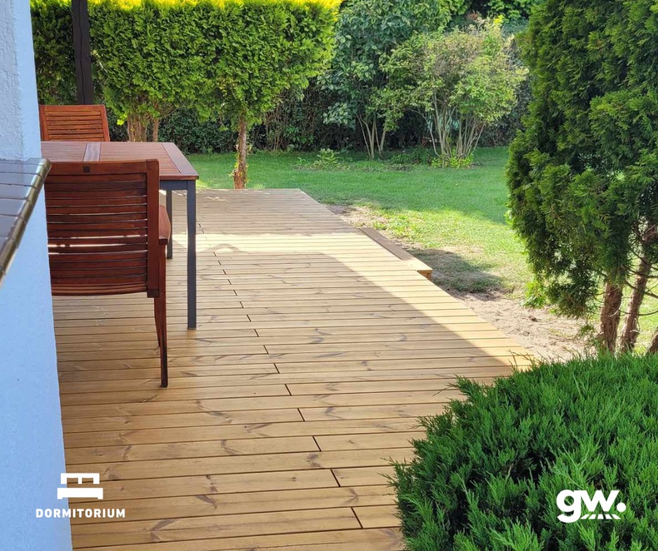 Realizacja tarasu z deski thermososna.