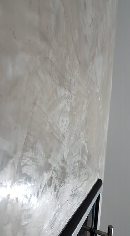 Stiuk wenecki na kominku