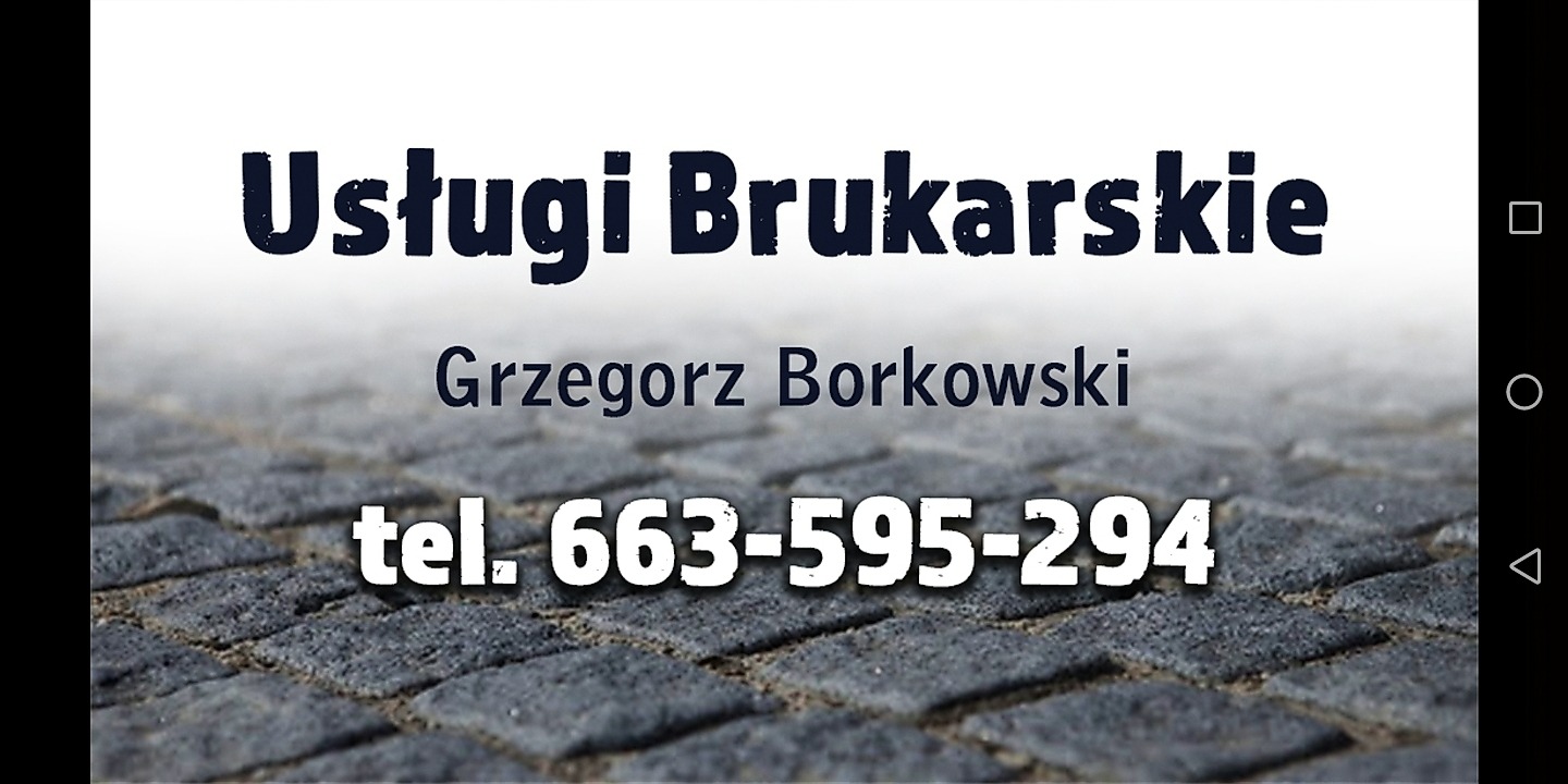 Reklama usług brukarskich Grzegorza Borkowskiego z numerem telefonu na tle ułożonej kostki brukowej.