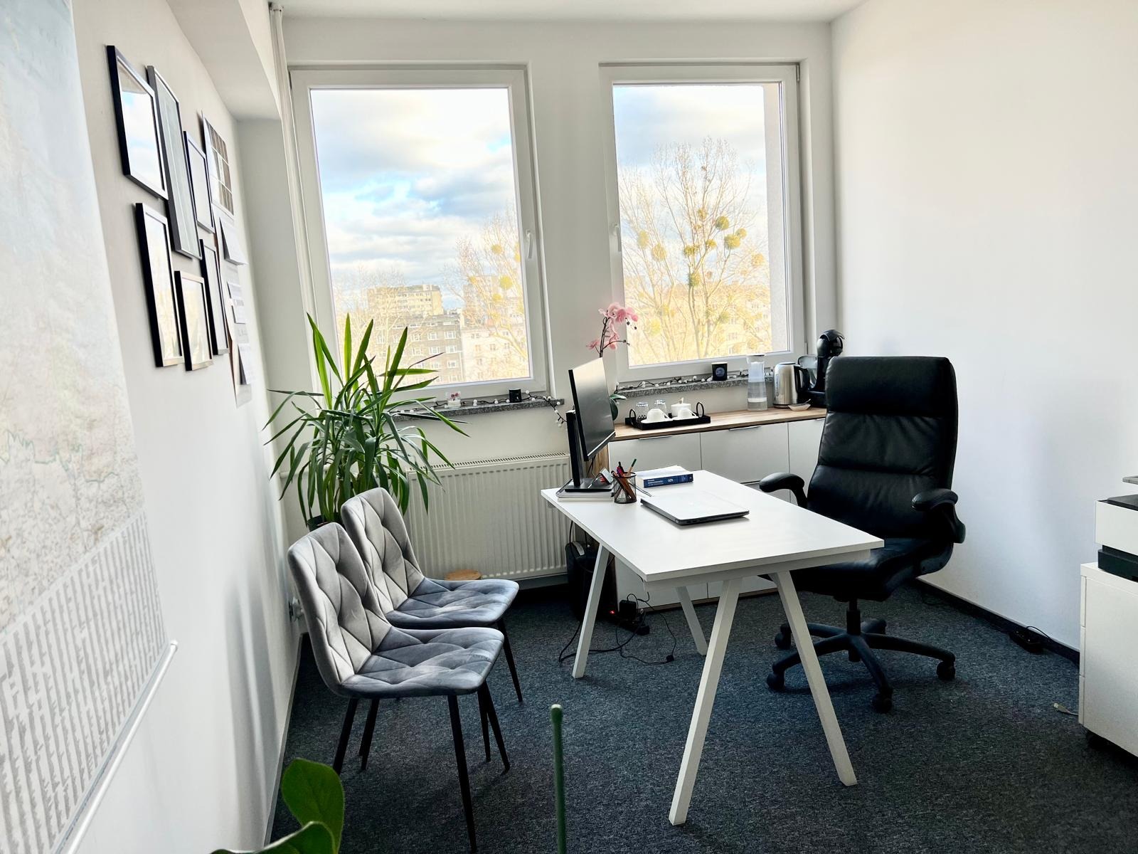 Zapraszam na konsultacje w spokojnej atmosferze sprzyjającej omówieniu strategii sprzedaży Twojej nieruchomości.