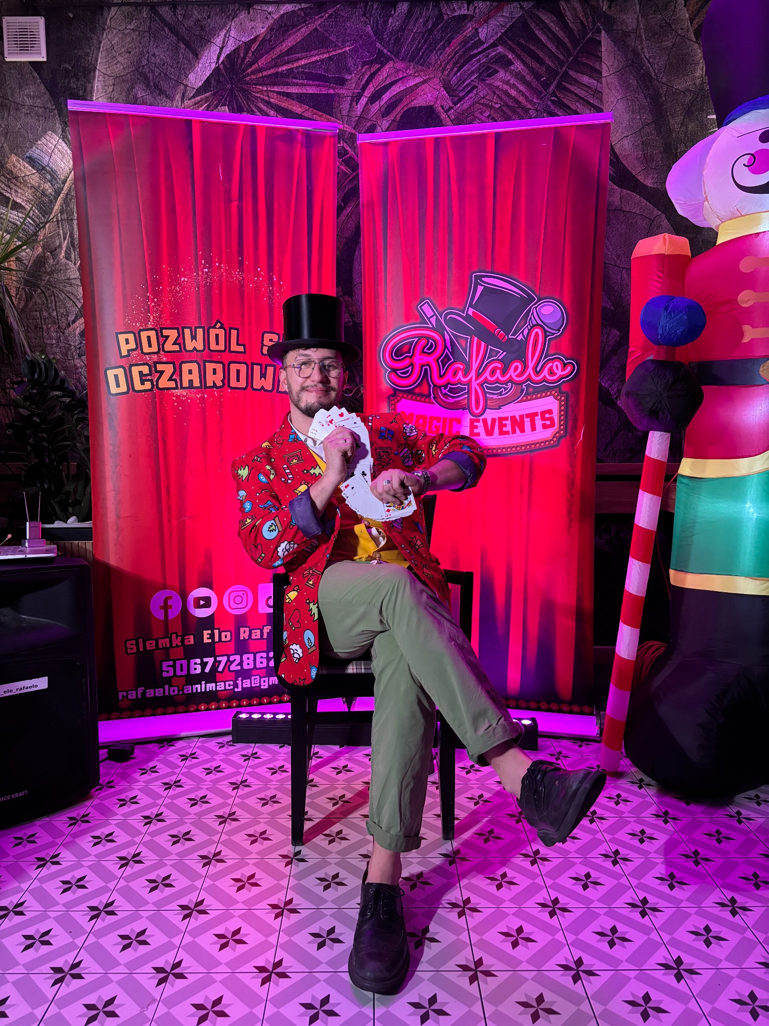 Inspektor od Magii Świąt. Pokaz Magii w Świątecznym wydaniu.