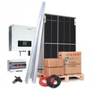 Kompletny zestaw do montażu instalacji solarnej: panel fotowoltaiczny, inwerter, przewody, skrzynka przyłączeniowa, profile aluminiowe i akcesoria zapakowane na palecie.