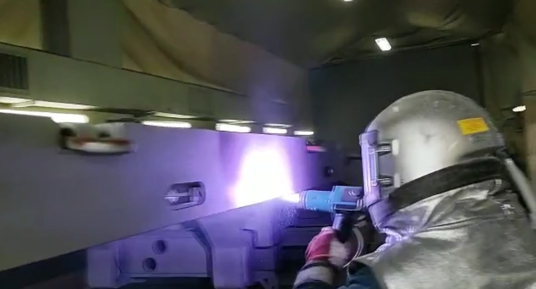 Zdjęcie z procesu metalizacji naczepy.