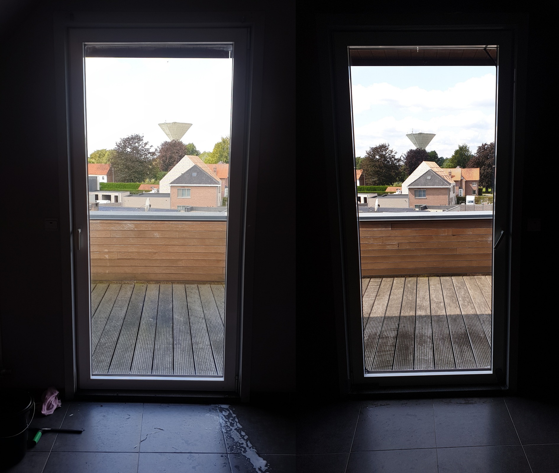 Dwa okna balkonowe, jedno wyczyszczone z widokiem na taras i zabudowę miejską, drugie jeszcze zabrudzone, widoczne ślady wody i narzędzia do mycia okien na podłodze.