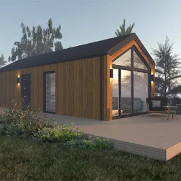 Wizualizacja domu modułowego z drewnianą elewacją, dużymi przeszkleniami i tarasem, otoczonego zielenią w porannym świetle.