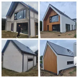 Cztery ujęcia domu: dwa w stanie surowym z oknami i dwa z elewacją drewnianą i tynkiem. Widoczne etapy prac elewacyjnych.