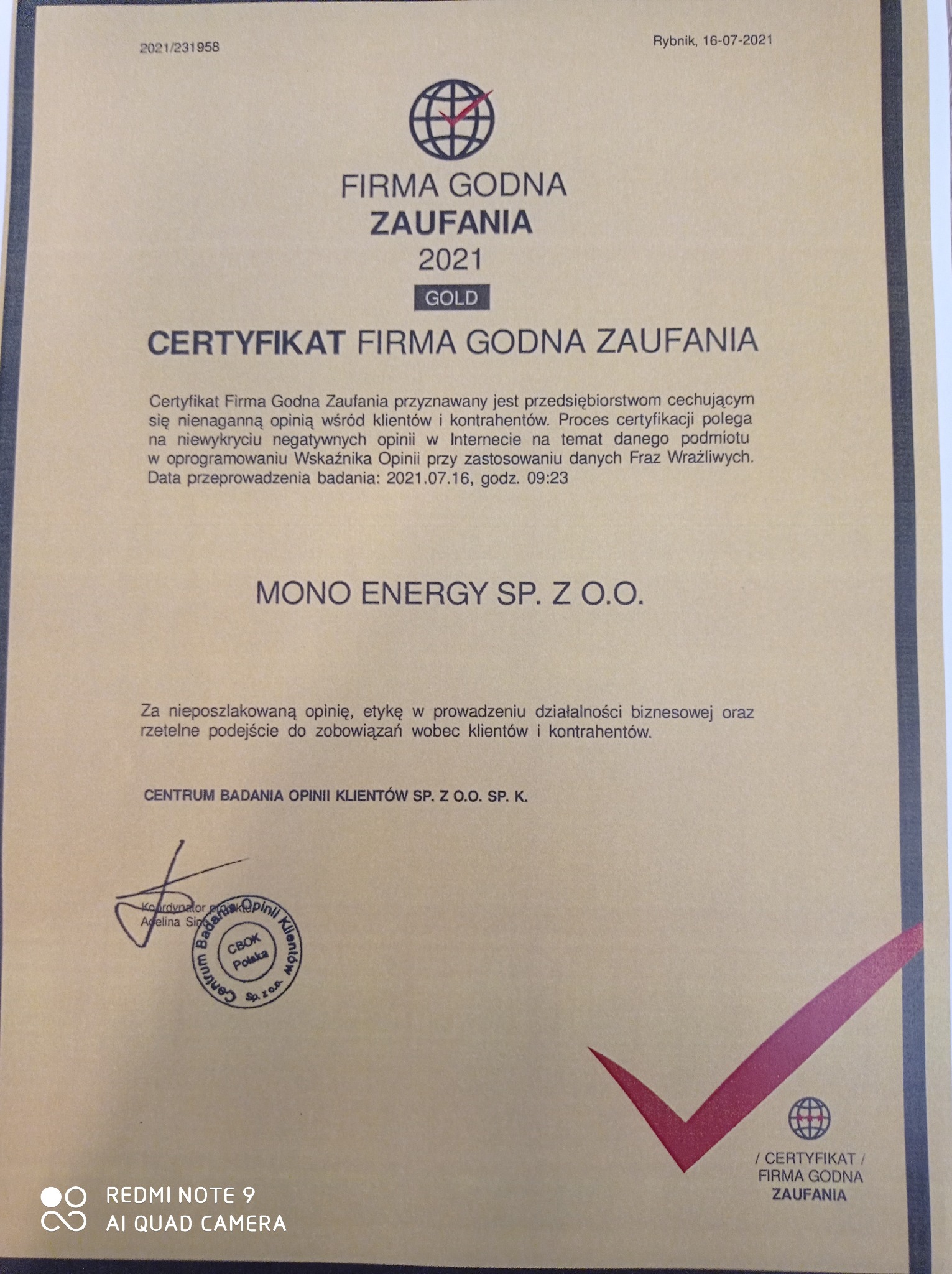 Certyfikat 'Firma Godna Zaufania 2021 GOLD' przyznany Mono Energy Sp. z o.o., z datą badania 16-07-2021, podpisany przez Koordynatora Opinii Klientów Adelina Sing