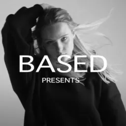 Czarno-białe zdjęcie kobiety z rozwianymi włosami w ciemnej bluzie, z napisem 'BASED PRESENTS' na pierwszym planie.