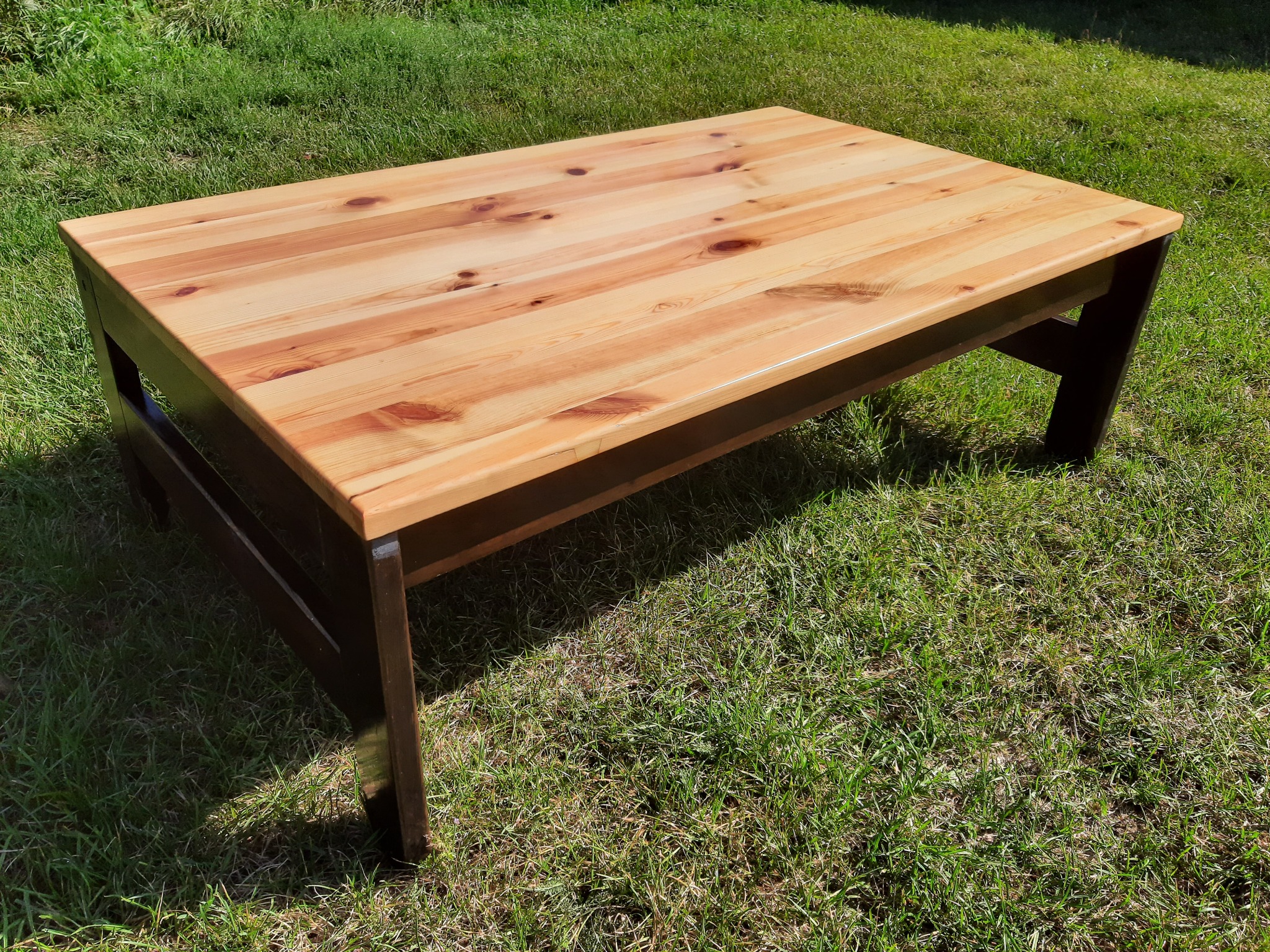 Sosnowy stolik kawowy