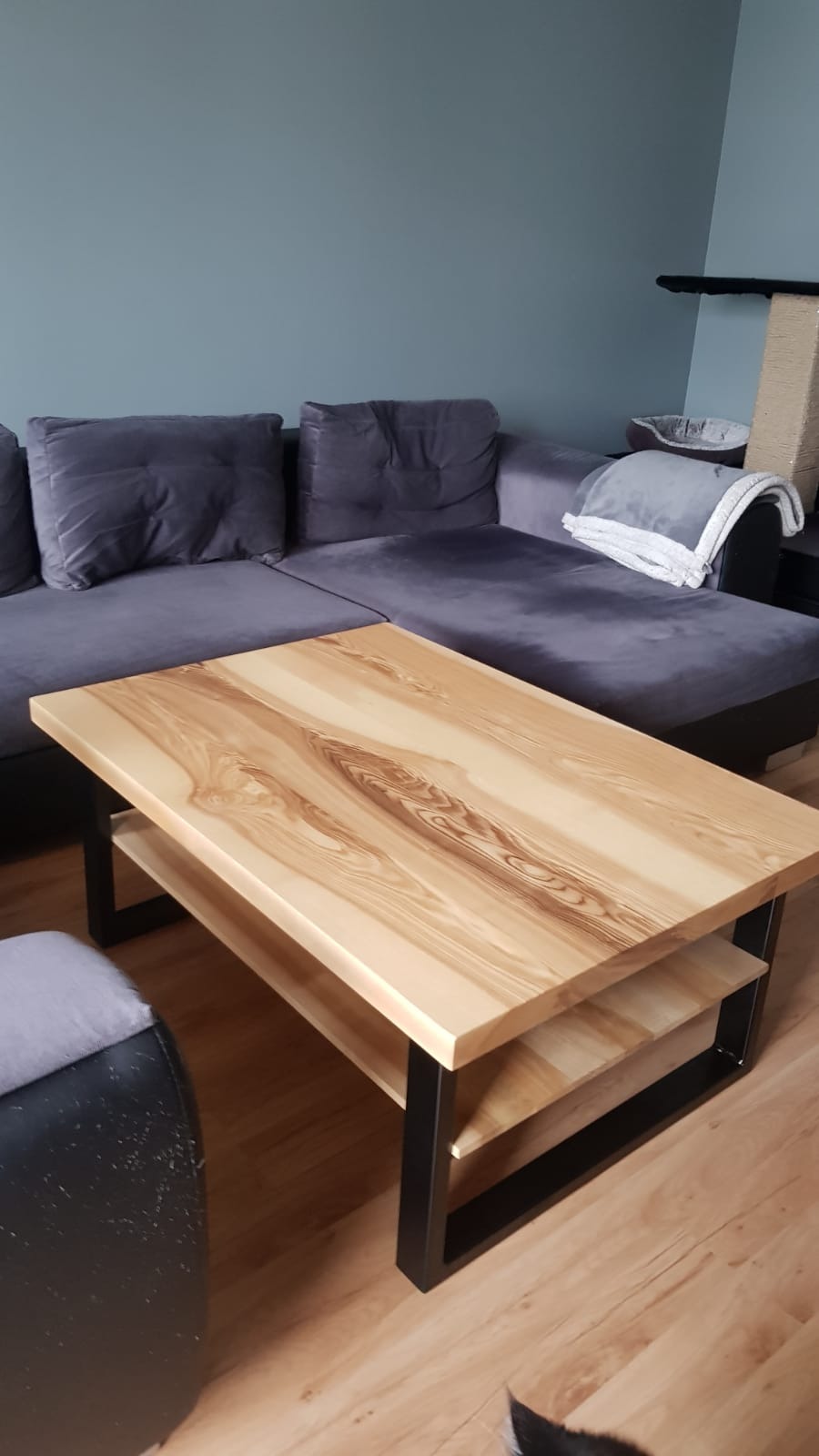 Jesionowy stolik kawowy