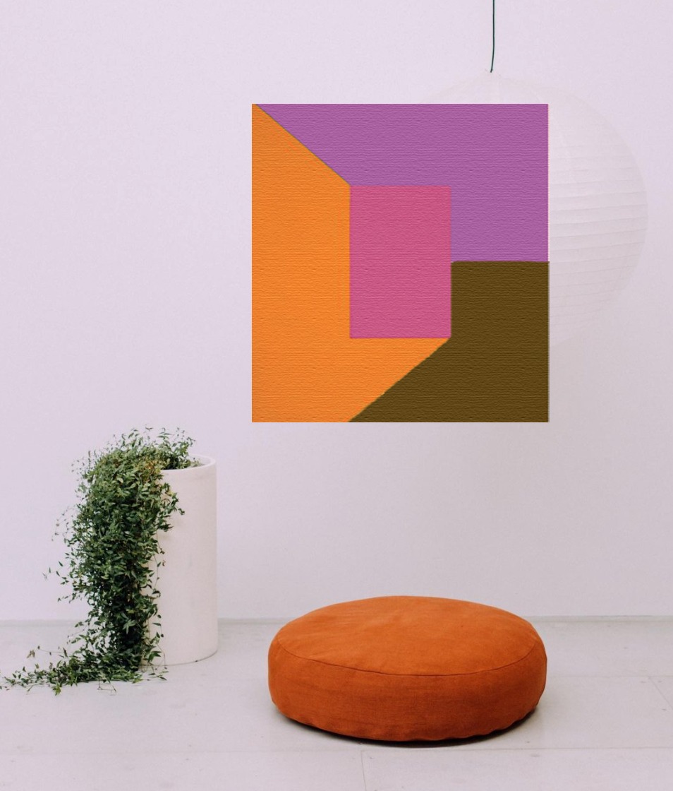 Abstrakcyjny obraz na ścianie, z geometrycznymi kształtami w odcieniach pomarańczy, różu, fioletu i brązu, dopełniony rośliną w białej donicy i pomarańczową pufą na podłodze, całość...