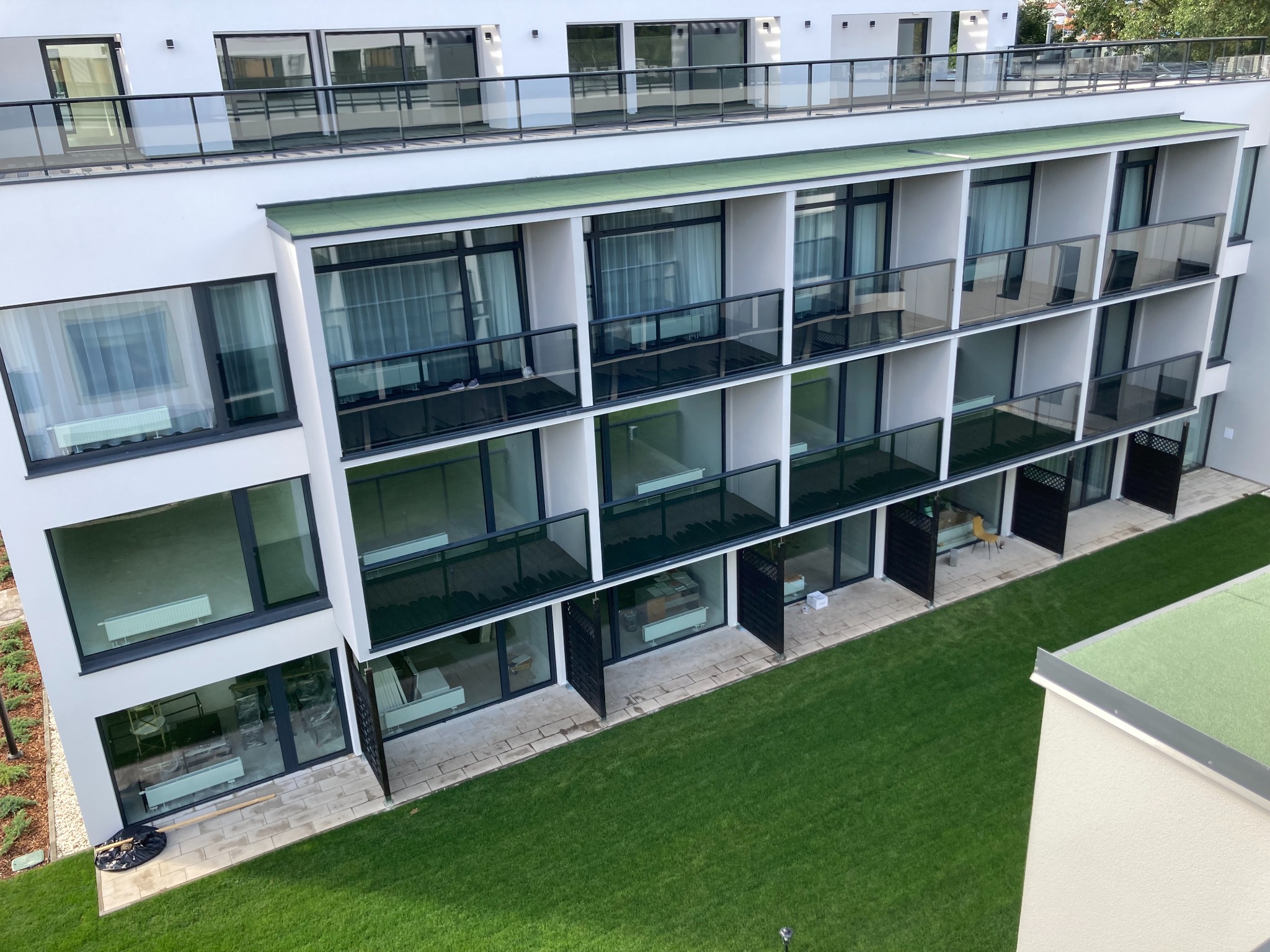 Aluminiowa stolarka okienna w hotelu Skanpol w Kołobrzegu.