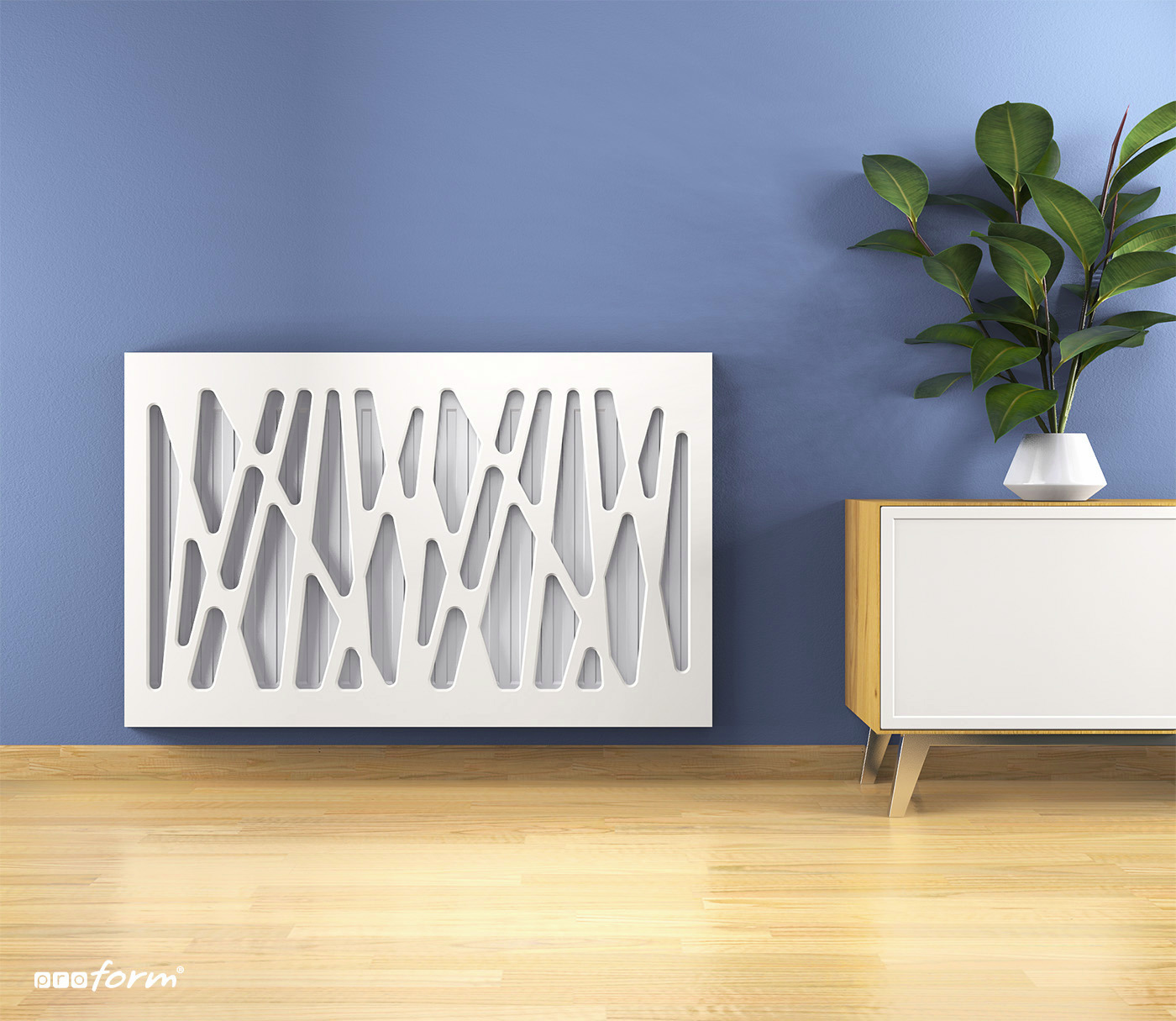 Biały, dekoracyjny panel grzejnikowy z abstrakcyjnym wzorem na tle błękitnej ściany, obok drewniana komoda z rośliną w białym wazonie, jasna drewniana podłoga.