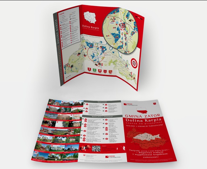 Rozłożona, trójdzielna broszura turystyczna Doliny Karpia z mapą, legendą atrakcji, informacjami o noclegach i posiłkach, utrzymana w czerwono-białej kolorystyce.