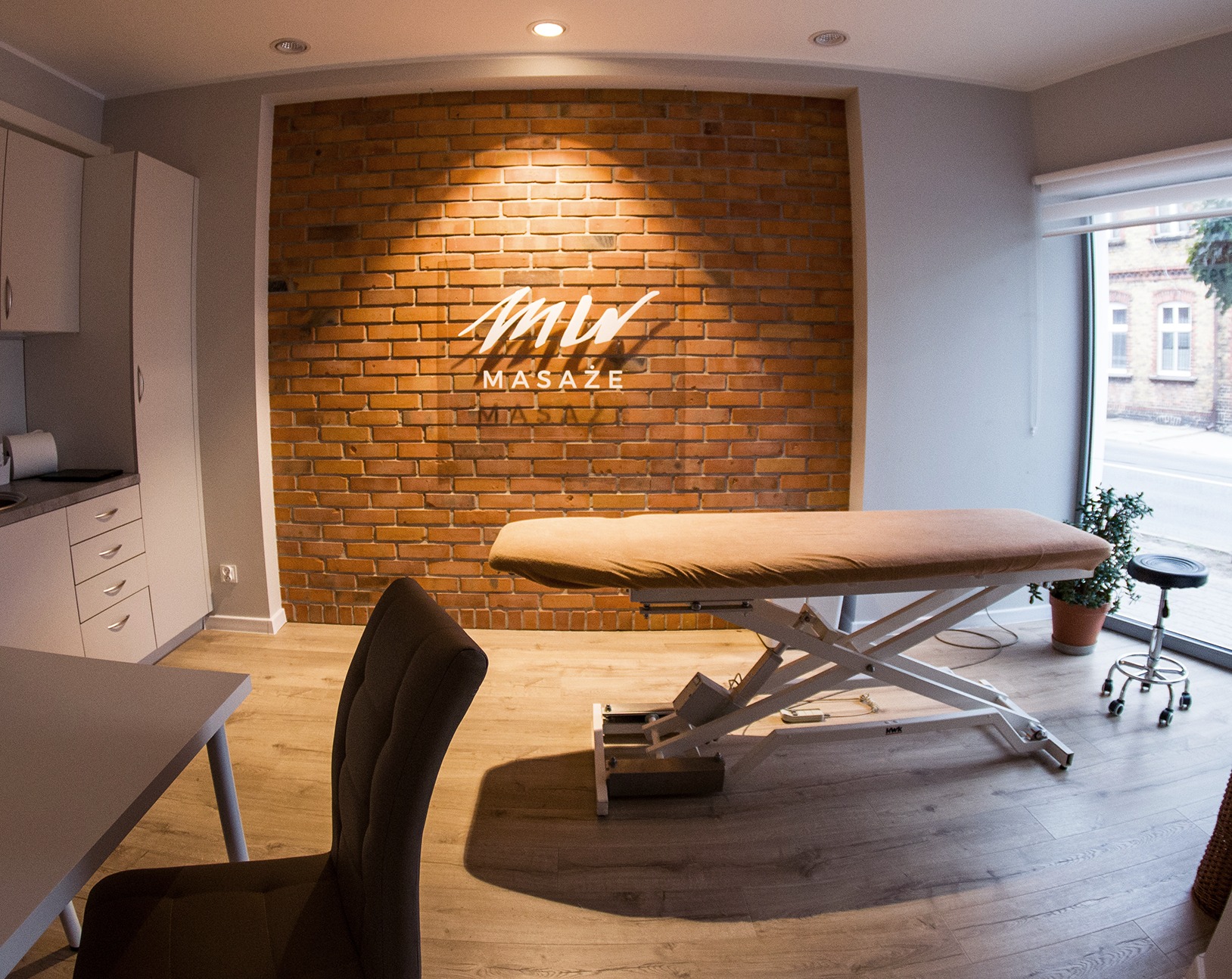 W naszym gabinecie przyjmuje ortopodolog i fizjoterapeuta Dawid Mikałajczak