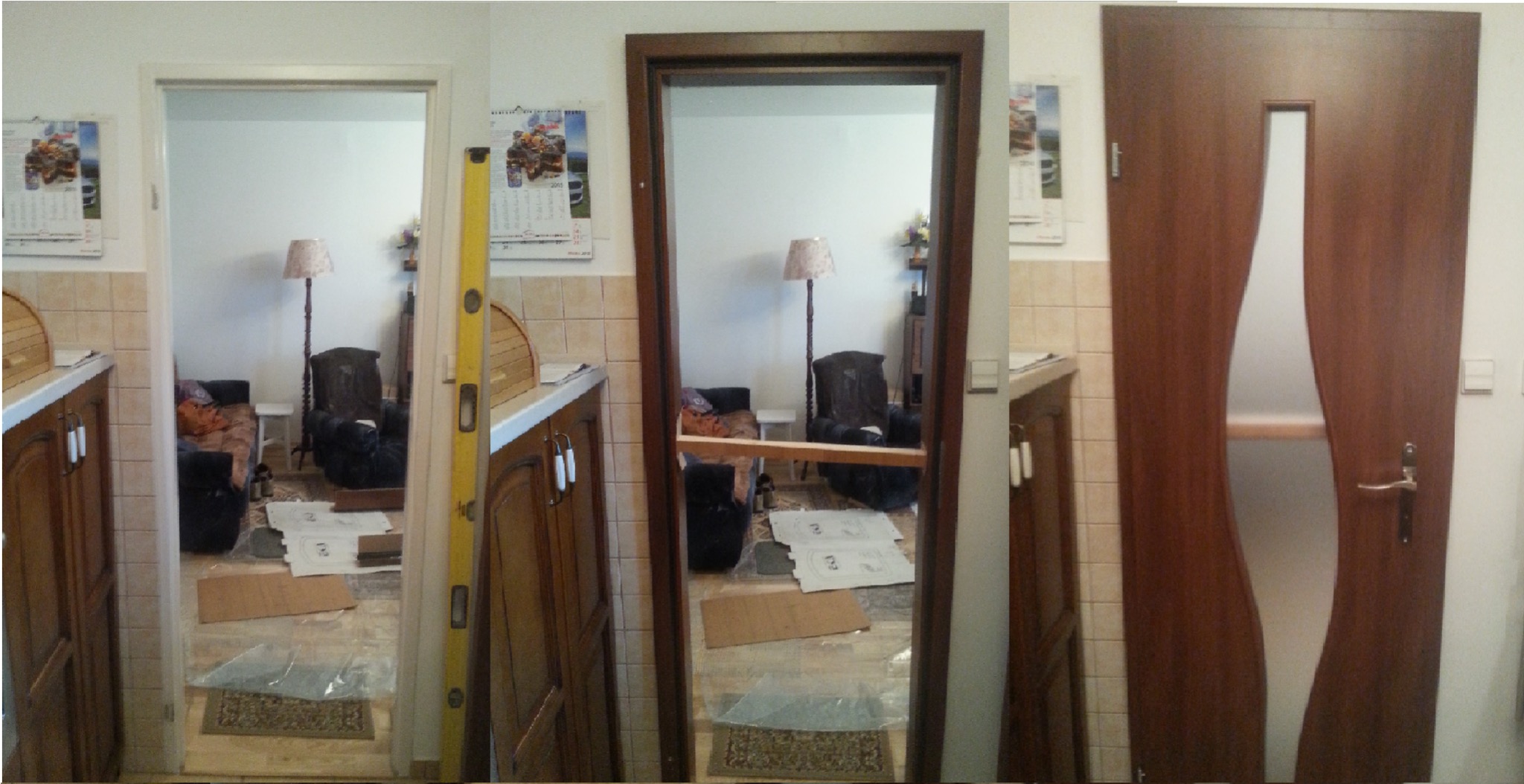 Trzy ujęcia: surowe ościeżnice z poziomnicą, ościeżnica z rozpórką i drzwi wewnętrzne z szybą w kształcie fali, widoczne przygotowania do montażu w pomieszczeniu z meblami.