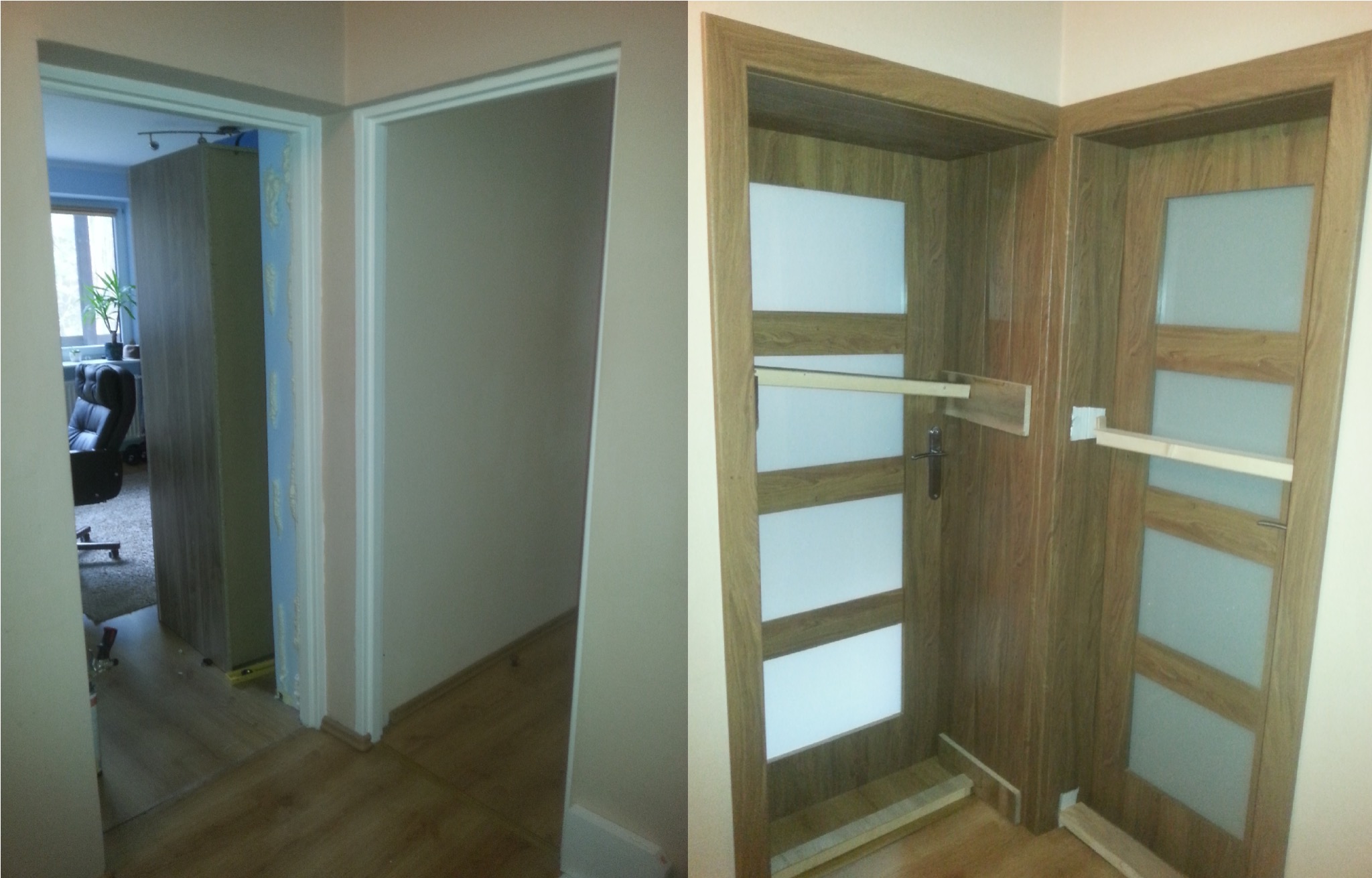 Dwa ujęcia: po lewej otwór drzwiowy przed montażem ościeżnicy, po prawej zamontowane drewniane drzwi wewnętrzne z czterema szybami, zabezpieczone listwami montażowymi.