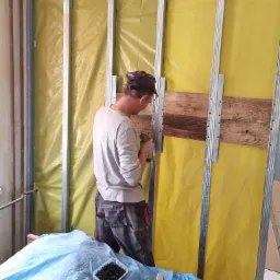 Grzesiu wie, jak postawić ściankę aby inwestor mógł powiesić na niej telewizor :)