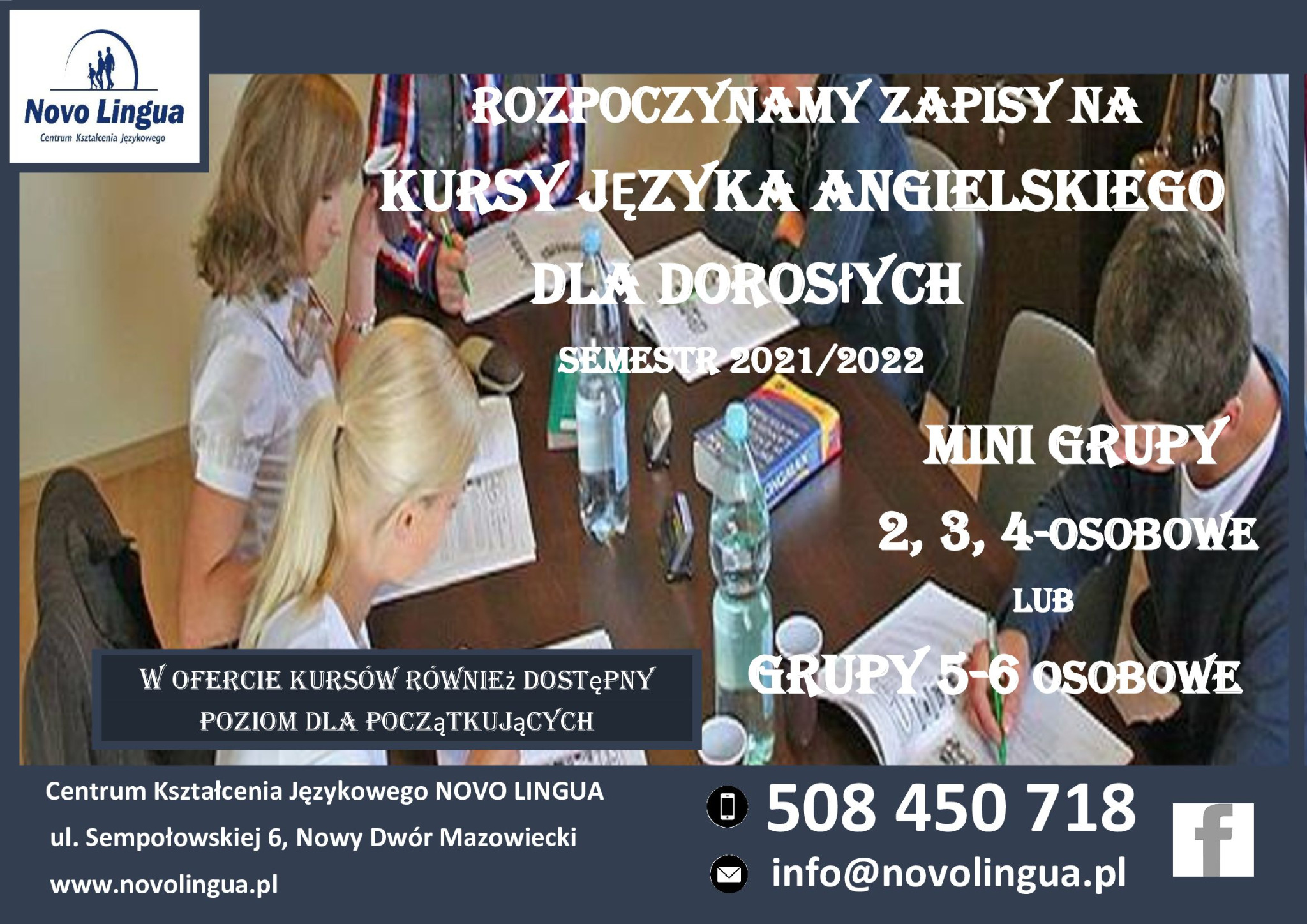 Uczniowie w trakcie lekcji, materiały edukacyjne, butelki wody i pudełko z długopisami na stole, logo Novo Lingua w lewym górnym rogu.