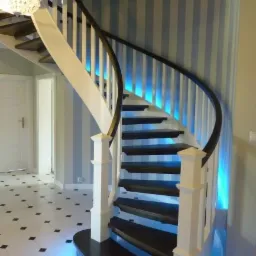 Schody gięte policzkowe