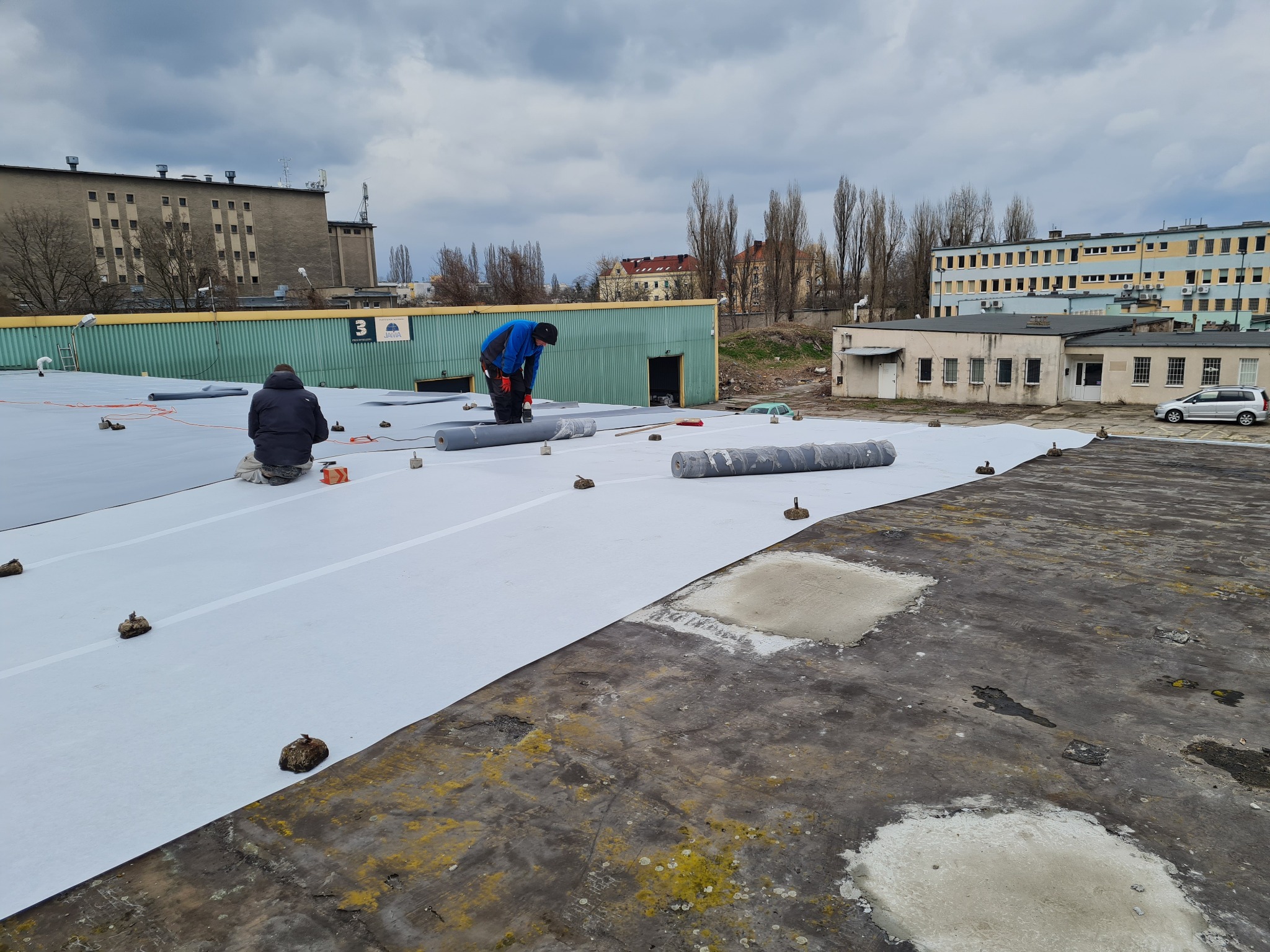 Izolacja dachu membraną PCV