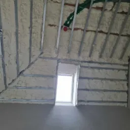 Izolacja dachu pianą poliuretanową