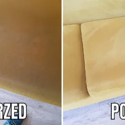 Żółta kanapa tapicerowana welurem: widok 'przed' z widocznymi plamami i zabrudzeniami oraz 'po' profesjonalnym praniu, z logo firmy sprzątającej w prawym górnym rogu.