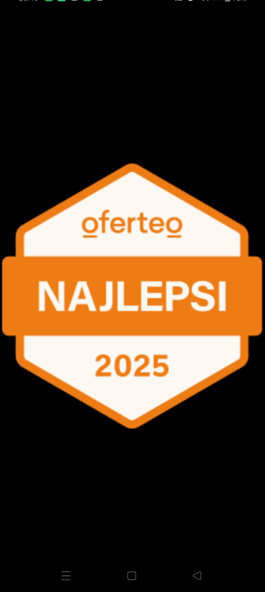 Pomarańczowa odznaka Oferteo z napisem 'NAJLEPSI 2025' na białym tle, umieszczona na czarnym tle.