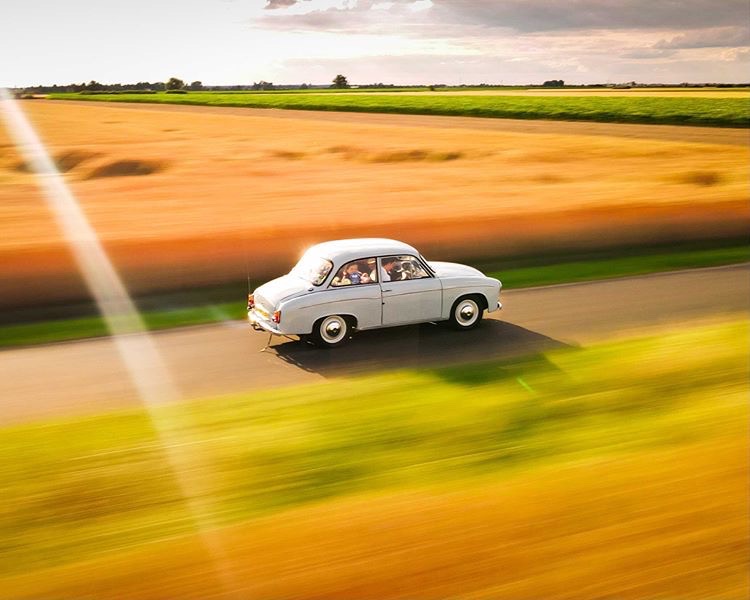 Realizacja sesji dla firmy zajmującej się odnową zabytkowych aut