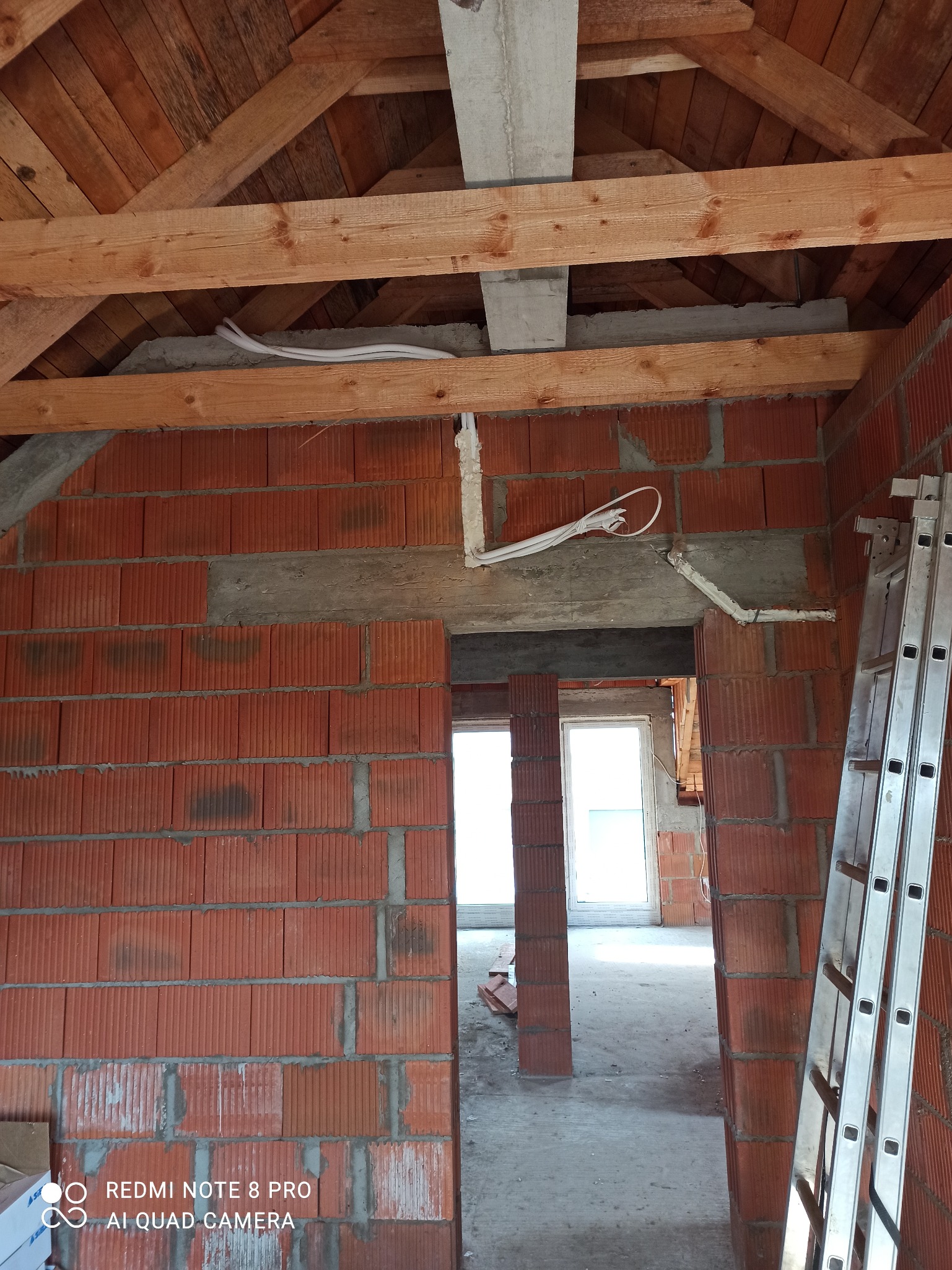 Przygotowanie instalacji pod klimatyzację w trakcie budowy, to najlepsze rozwiązanie.