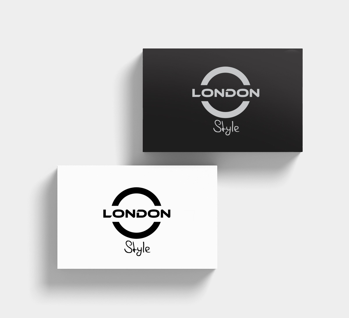 Dwie wizytówki: czarna z szarym logo 'London Style' i biała z czarnym logo 'London Style', leżące na białym tle z delikatnym cieniem.