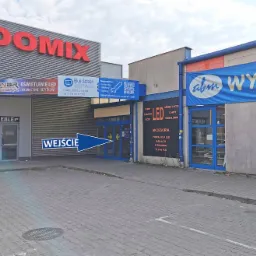 Wejście do serwisu od strony parkingu