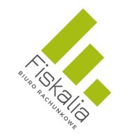 Zielono-szare logo biura rachunkowego Fiskalia z abstrakcyjnym symbolem graficznym i nazwą firmy ukośnie umieszczoną nad napisem 'BIURO RACHUNKOWE'.