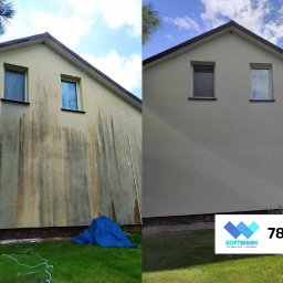 WAHOsoftwash Mycie Elewacji Bez Ciśnienia - Czyszczenie Kostki Brukowej - Pranie Tapicerki - Mycie Kostki Brukowej - AntyMech - Porównanie elewacji budynku przed i po czyszczeniu, widoczne silne zabrudzenia i efekt odświeżenia, z uwzględnieniem zielonego trawnika i fragmentu niebieskiej plandeki