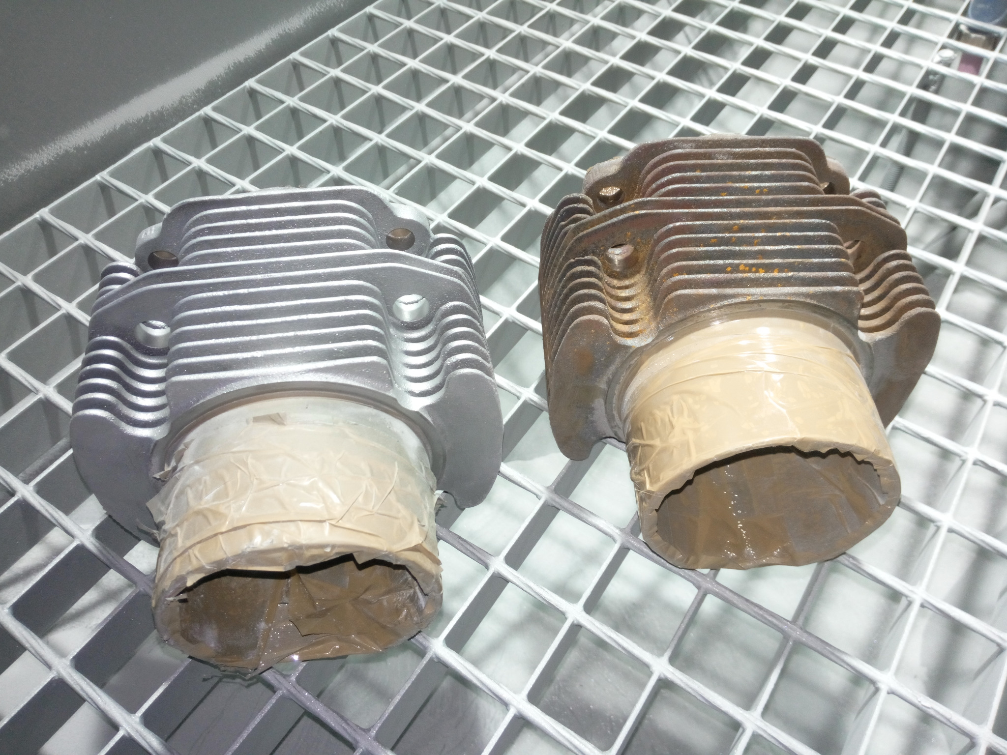 Cylindry Fiat 126p w trakcie szkiełkowania